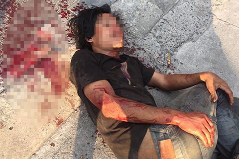 Nam thanh niên bất ngờ cầm gạch đập vỡ kính ô tô đang chạy