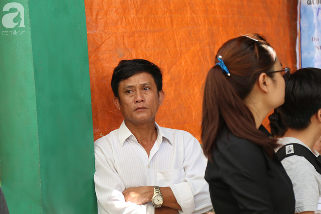 Dòng người lặng lẽ đến viếng hiệp sĩ Nam tại nhà riêng, để lại những dòng chia sẻ xúc động