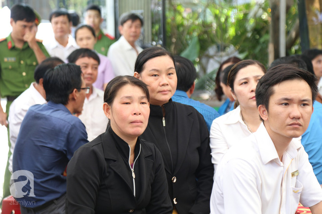 Dòng người lặng lẽ đến viếng hiệp sĩ Nam tại nhà riêng, để lại những dòng chia sẻ xúc động