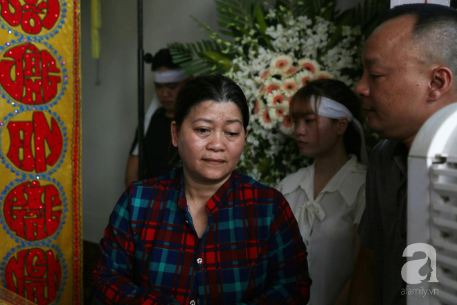 Dòng người lặng lẽ đến viếng hiệp sĩ Nam tại nhà riêng, để lại những dòng chia sẻ xúc động