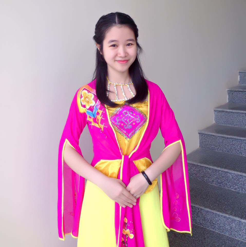 Hoa khôi Ngoại giao 2018 đã dậy thì thành công thế nào?