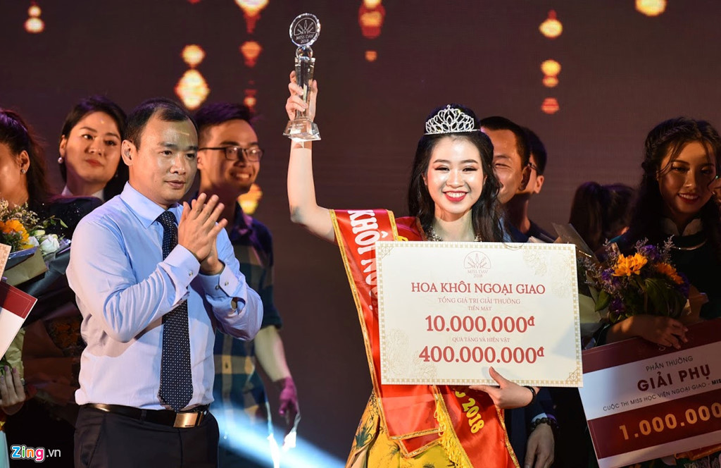 Hoa khôi Ngoại giao 2018 đã dậy thì thành công thế nào?