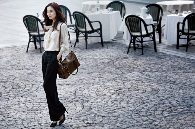 Hôn nhân chấm dứt không có nghĩa là cuộc đời chấm hết, hãy cứ tiến về phía trước như một nữ hoàng