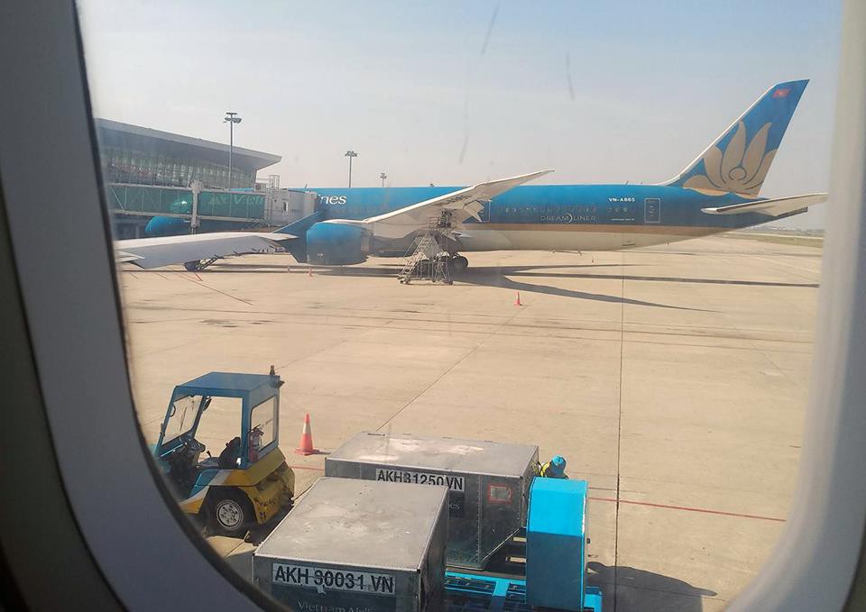 Máy bay Vietnam Airlines gặp sự cố, hàng trăm hành khách phải ngủ lại qua đêm tại sân bay Đà Nẵng