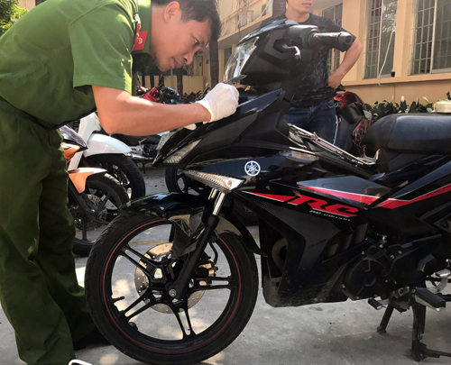 Cảnh sát vây bắt nghi can đâm chết 2 hiệp sĩ ở Sài Gòn