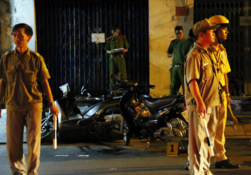 Cảnh sát vây bắt nghi can đâm chết 2 hiệp sĩ ở Sài Gòn