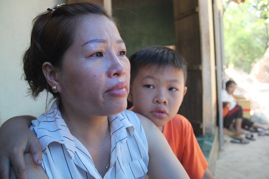 Quê nghèo đẫm nước mắt đón thi thể hiệp sĩ Nguyễn Văn Thôi