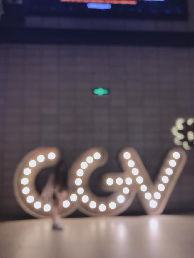 Series ảnh tình yêu không có lỗi, lỗi tại bạn chơi với toàn đứa chụp hình ít tâm