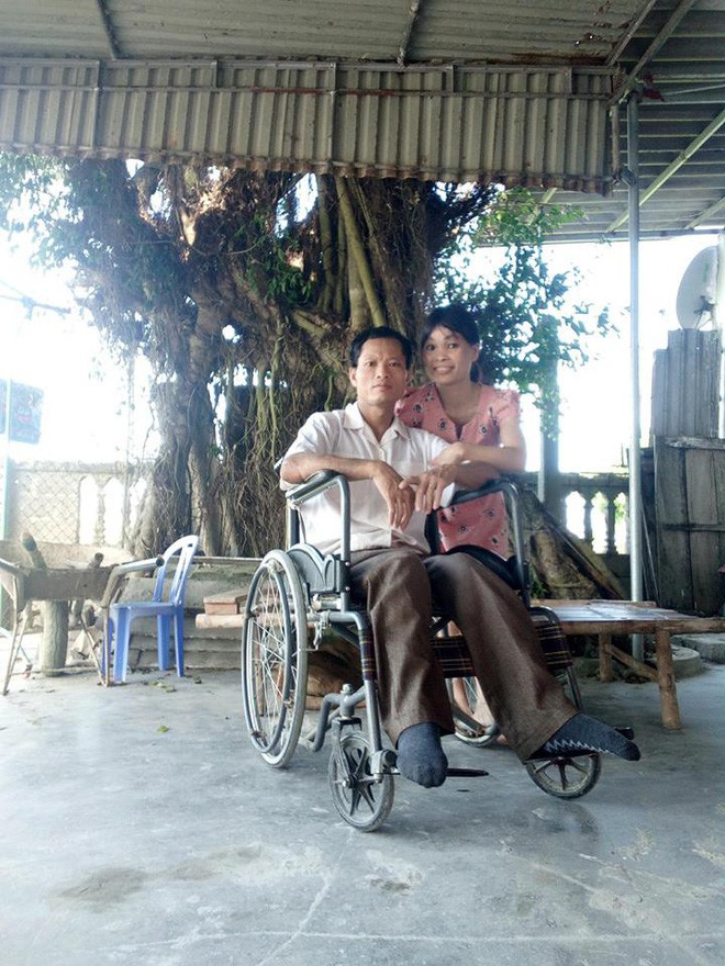 Em sống không tiếc một kiếp người: Đám cưới xúc động của cô dâu khuyết tật tay chân và chú rể phải nhờ bạn đi đón dâu hộ Em sống không tiếc một kiếp người: Đám cưới xúc động của cô dâu khuyết tật tay chân và chú rể phải nhờ bạn đi đón dâu hộ