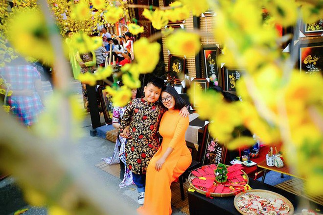 Câu nói ngây ngô của con trẻ và câu chuyện tìm hạnh phúc của mẹ đơn thân với chàng trai tân kém 6 tuổi