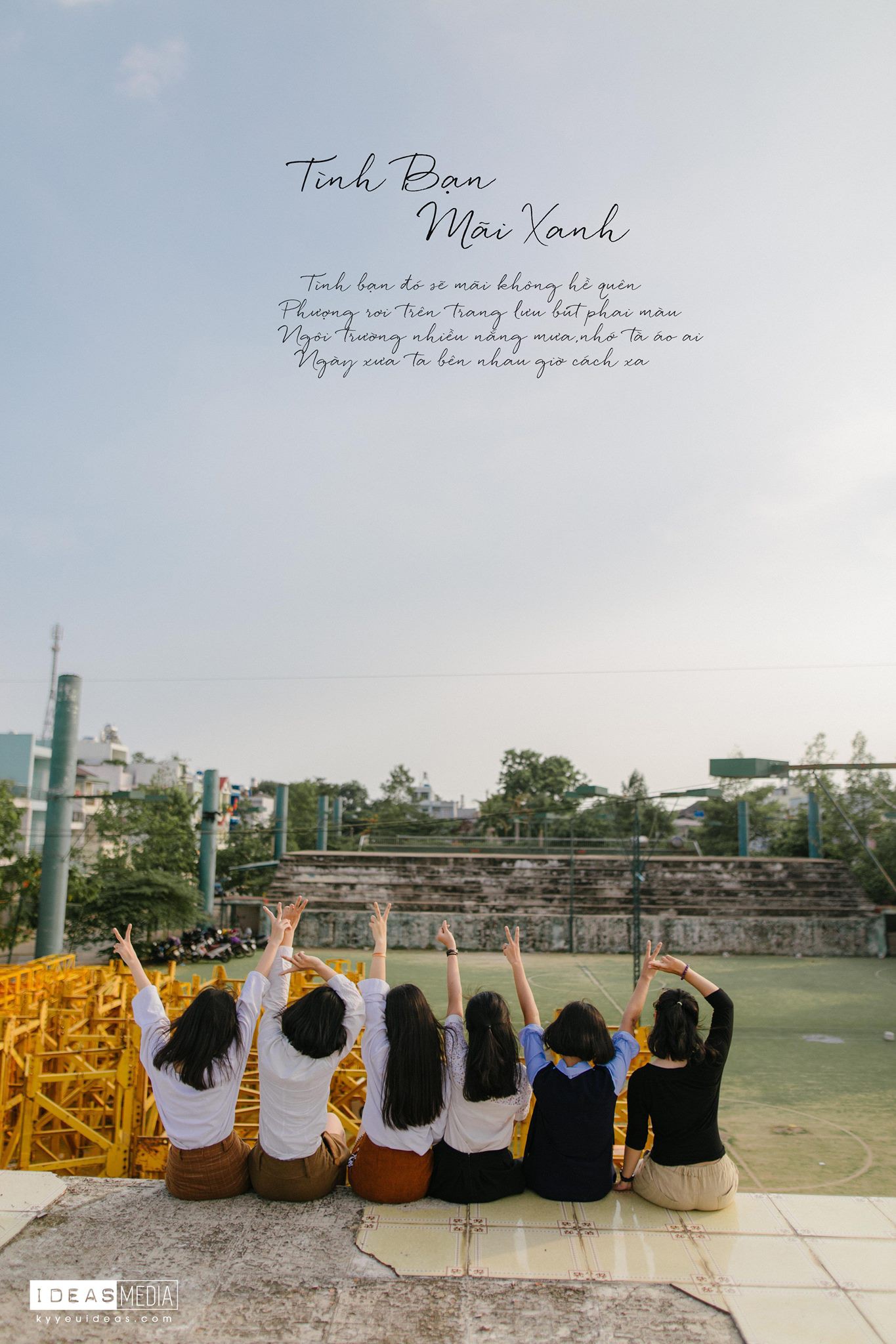 HS trường Trưng Vương Sài Gòn chụp ảnh kỷ yếu theo phong cách Phía trước là bầu trời HS trường Trưng Vương Sài Gòn chụp ảnh kỷ yếu theo phong cách Phía trước là bầu trời