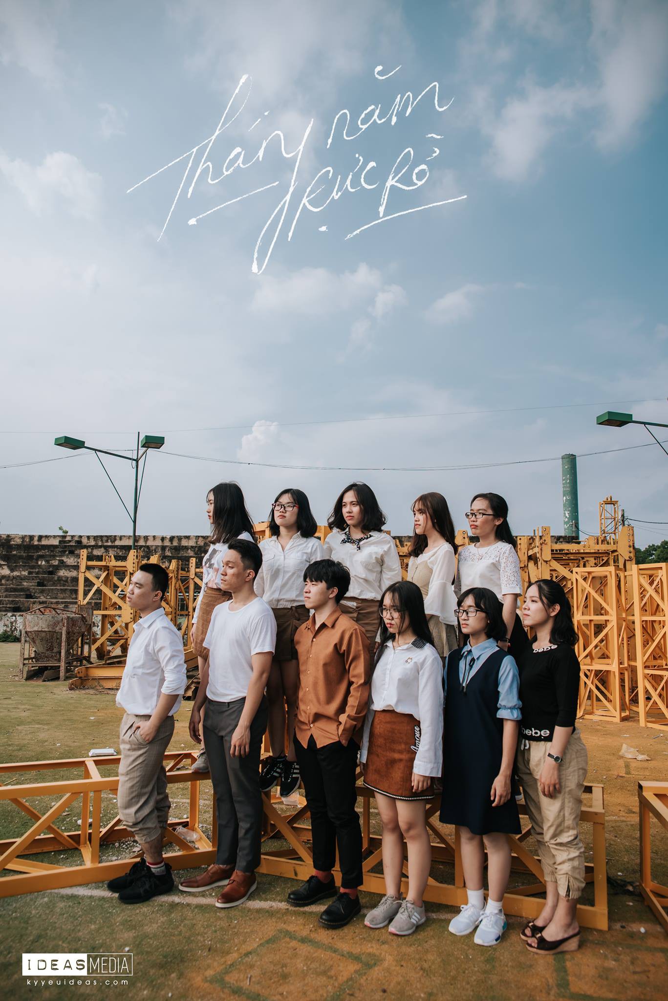 HS trường Trưng Vương Sài Gòn chụp ảnh kỷ yếu theo phong cách Phía trước là bầu trời HS trường Trưng Vương Sài Gòn chụp ảnh kỷ yếu theo phong cách Phía trước là bầu trời