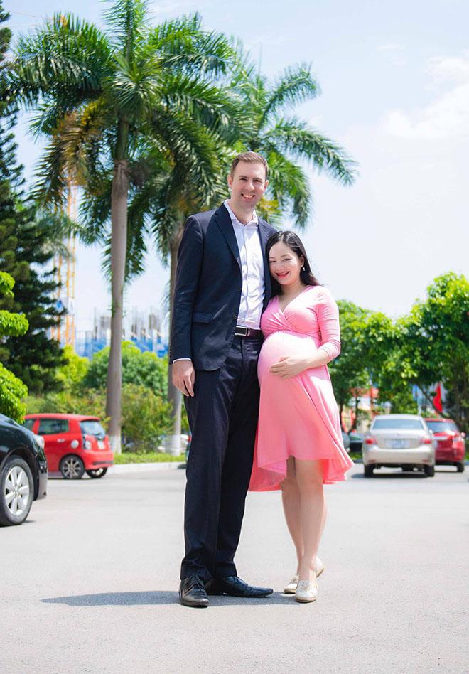 Lan Phương hạ sinh con gái đầu lòng vào sáng nay