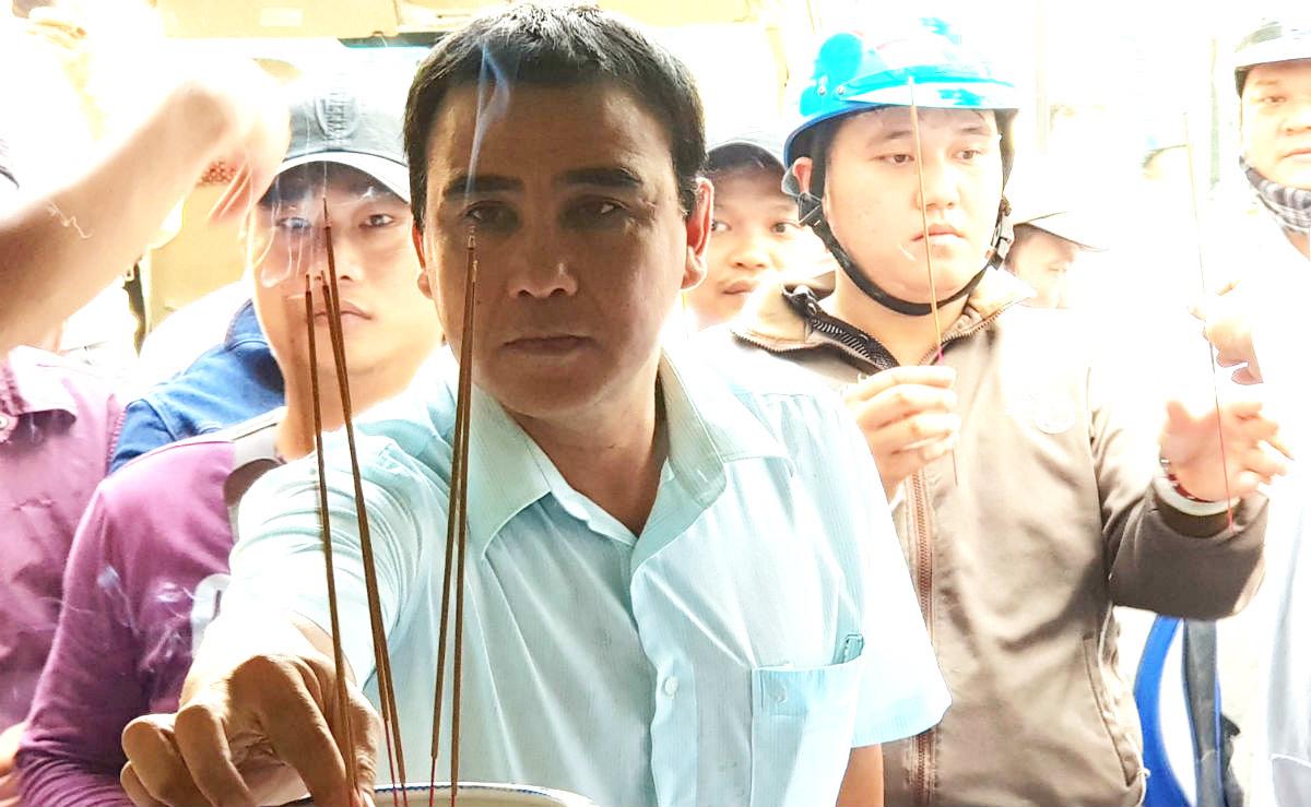 MC Quyền Linh viếng 2 hiệp sĩ vừa qua đời, thăm hỏi 3 hiệp sĩ bị trọng thương