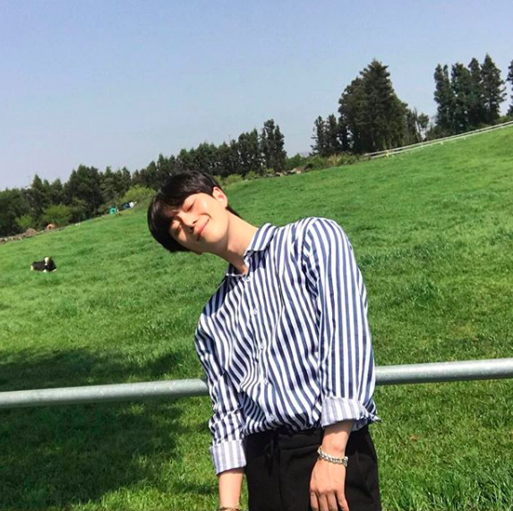 Chàng trai Hàn Quốc này sẽ khiến bạn phải thốt lên: Đẹp như tranh hoá ra là có thật!