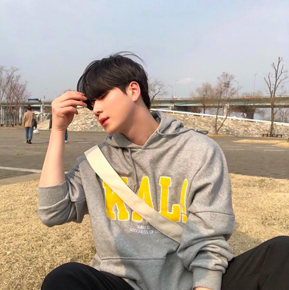 Chàng trai Hàn Quốc này sẽ khiến bạn phải thốt lên: Đẹp như tranh hoá ra là có thật!