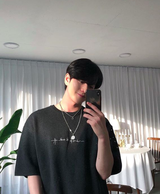 Chàng trai Hàn Quốc này sẽ khiến bạn phải thốt lên: Đẹp như tranh hoá ra là có thật!