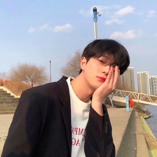 Chàng trai Hàn Quốc này sẽ khiến bạn phải thốt lên: Đẹp như tranh hoá ra là có thật!