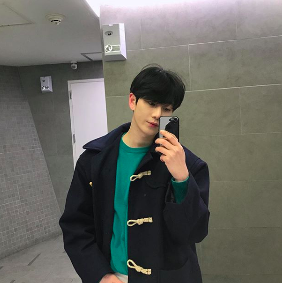 Chàng trai Hàn Quốc này sẽ khiến bạn phải thốt lên: Đẹp như tranh hoá ra là có thật!