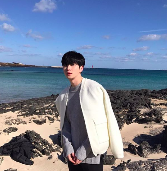 Chàng trai Hàn Quốc này sẽ khiến bạn phải thốt lên: Đẹp như tranh hoá ra là có thật!