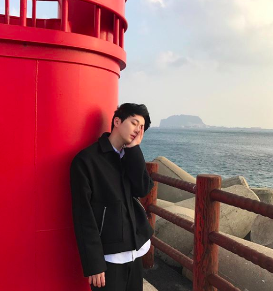 Chàng trai Hàn Quốc này sẽ khiến bạn phải thốt lên: Đẹp như tranh hoá ra là có thật!