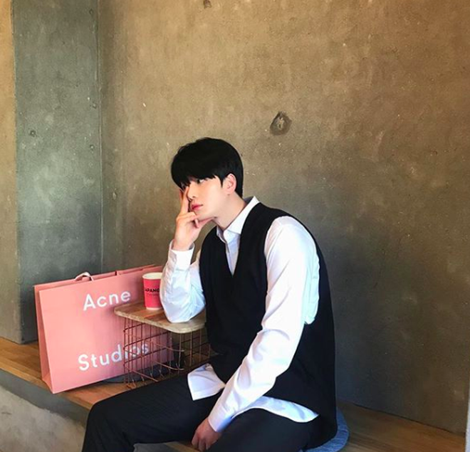 Chàng trai Hàn Quốc này sẽ khiến bạn phải thốt lên: Đẹp như tranh hoá ra là có thật!