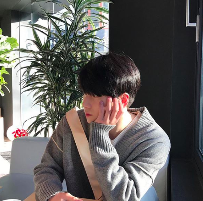 Chàng trai Hàn Quốc này sẽ khiến bạn phải thốt lên: Đẹp như tranh hoá ra là có thật!