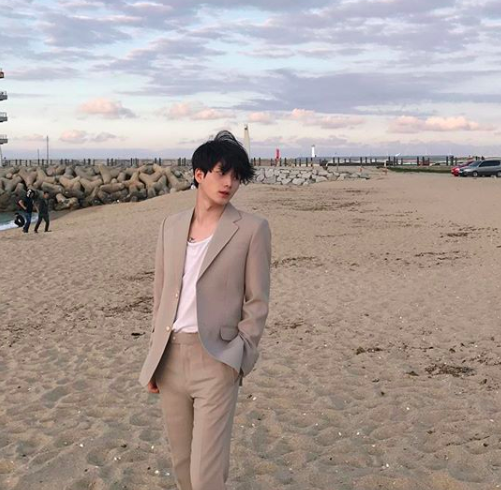 Chàng trai Hàn Quốc này sẽ khiến bạn phải thốt lên: Đẹp như tranh hoá ra là có thật!