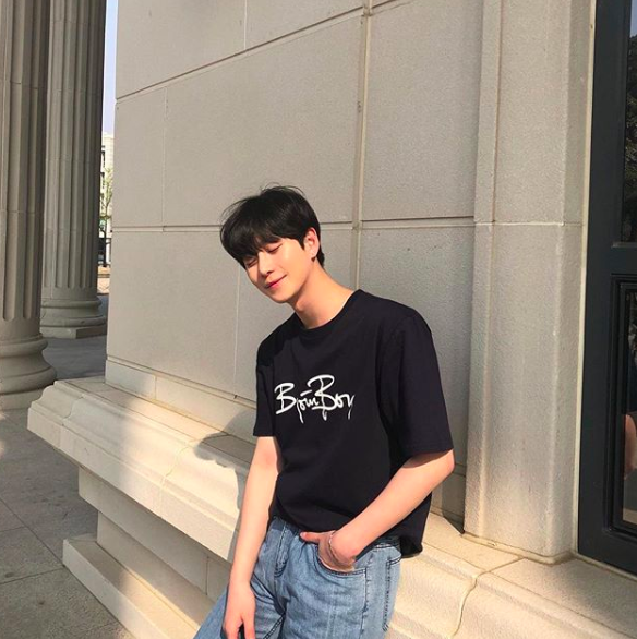 Chàng trai Hàn Quốc này sẽ khiến bạn phải thốt lên: Đẹp như tranh hoá ra là có thật!