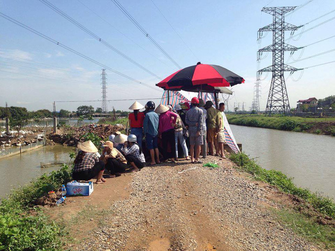 Hà Nội: Đi làm đồng, người dân hốt hoảng phát hiện thi thể phụ nữ tử vong trong trại vịt