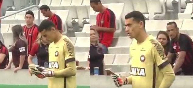 Thủ môn Brazil thản nhiên dùng điện thoại khi đang thi đấu