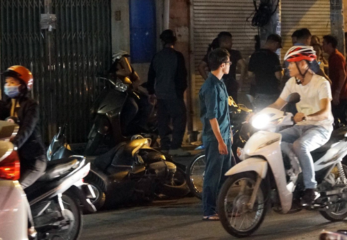 Cảnh sát vây bắt nghi can đâm chết 2 hiệp sĩ ở Sài Gòn