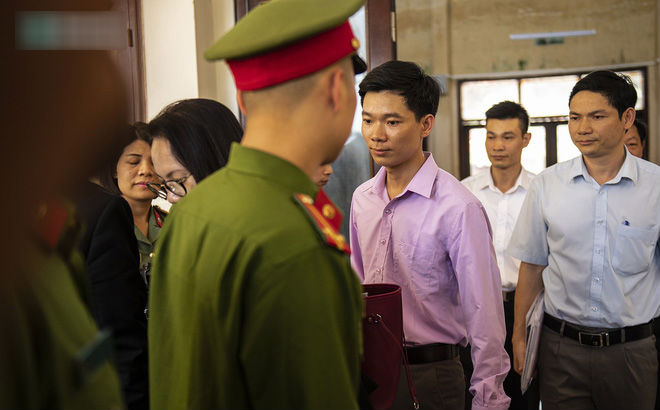 Nóng: Rời phòng xử án, BS Hoàng Công Lương khẳng định không đồng ý với toàn bộ cáo trạng