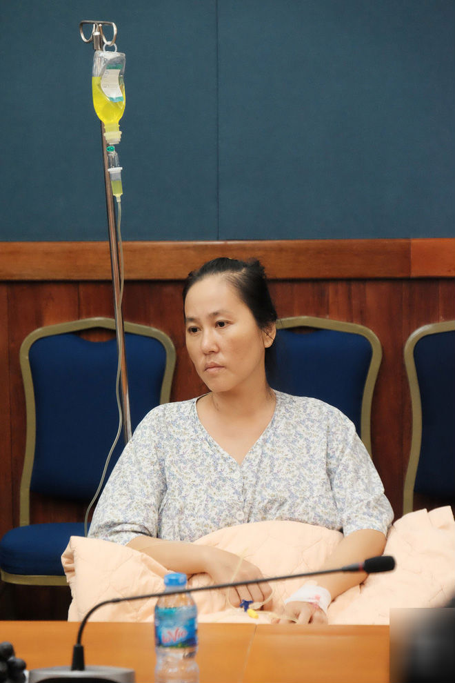 6 giờ ròng rã cứu mạng người phụ nữ mang khối u buồng trứng lớn nhất Việt Nam