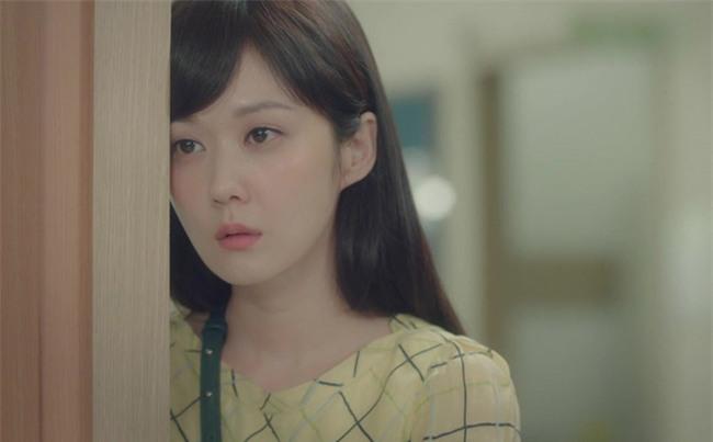 Đau thắt lòng khi chứng kiến cảnh ngày ngày chồng vào viện chăm nom người tình ốm nặng