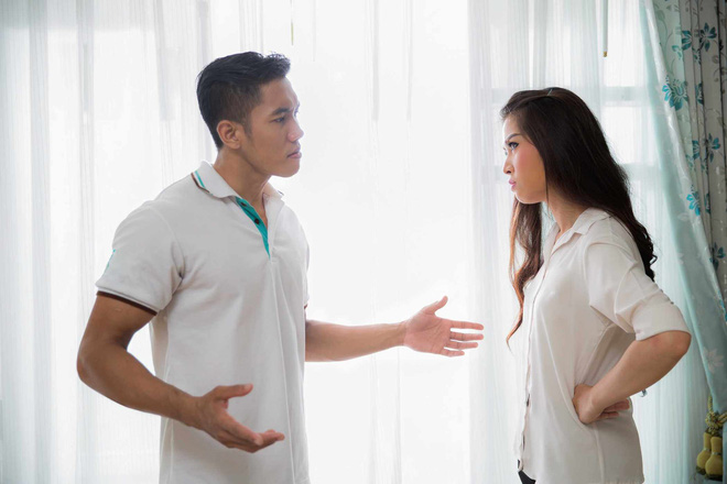 Trong tình yêu, im lặng không phải là vàng mà chính là liều thuốc độc kết liễu những tháng năm hạnh phúc