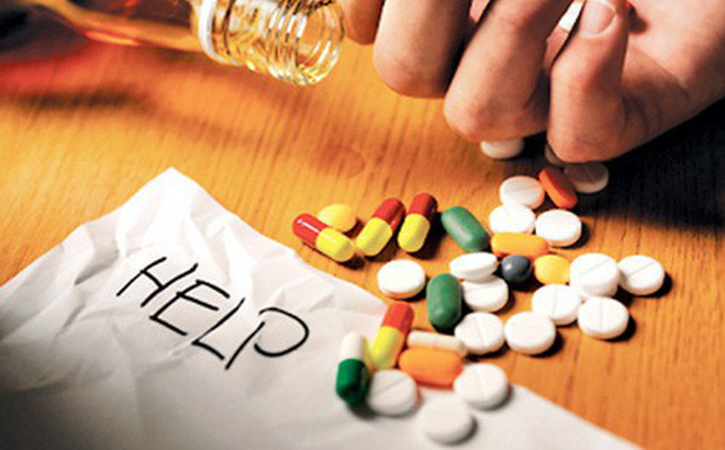 Nguy hiểm khi dùng thuốc lại uống rượu bia