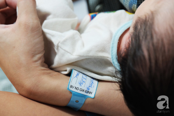 Chồng bỏ đi biền biệt, nghi có người mới, vợ ôm bụng bầu bỏ về quê thì đau đẻ luôn trên xe buýt