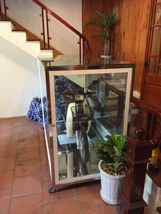 Xôn xao Honda Dream II để trong tủ kính giá vài lô đất Hà Nội