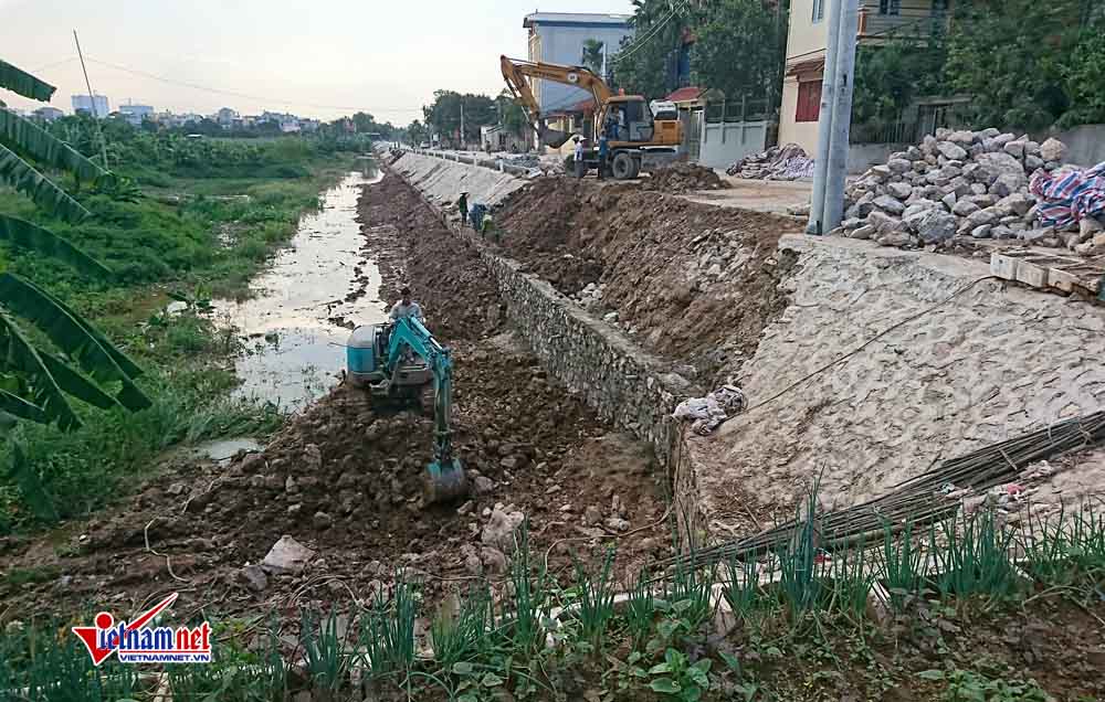 Hà Nội: Đường chưa bàn giao đã sạt lở cả chục mét sau 1 trận mưa