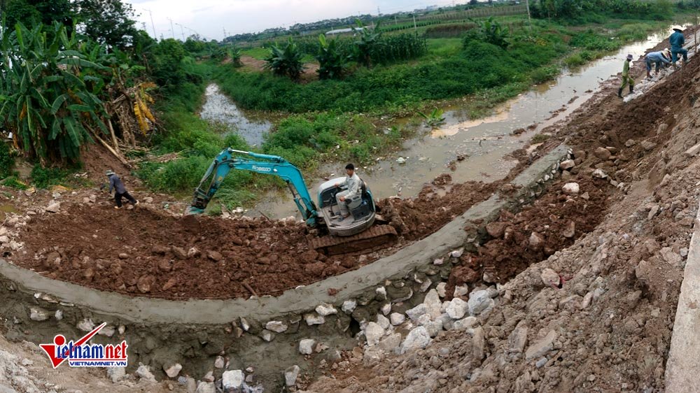 Hà Nội: Đường chưa bàn giao đã sạt lở cả chục mét sau 1 trận mưa