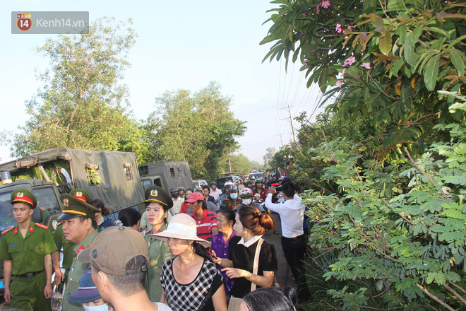 Dòng người xếp hàng dài tiễn đưa hiệp sĩ bị băng trộm SH đâm tử vong về với đất mẹ