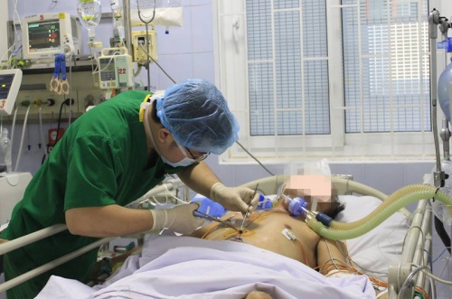 Ca mổ xuyên đêm giành giật mạng sống cho một quân nhân