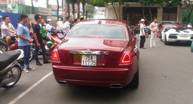 Đại gia Huế chơi Rolls-Royce Ghost biển ngũ quý 1 hơn 11 tỷ đồng