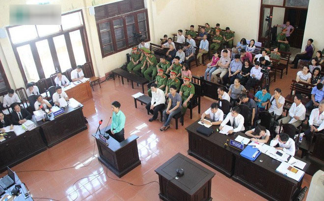 BS Hoàng Công Lương không tin Viện kiểm sát và xin giữ quyền im lặng, cả hội trường vỗ tay