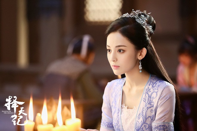 Cổ Lực Na Trát: Từ bông hoa Tân Cương rực rỡ tới ngôi sao bị chửi nhất showbiz Hoa ngữ