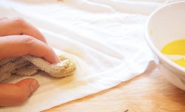 Mẹo tẩy trắng cổ áo sơ mi thần kỳ trong vài phút với nguyên vật liệu nhà nào cũng có Mẹo tẩy trắng cổ áo sơ mi thần kỳ trong vài phút với nguyên vật liệu nhà nào cũng có