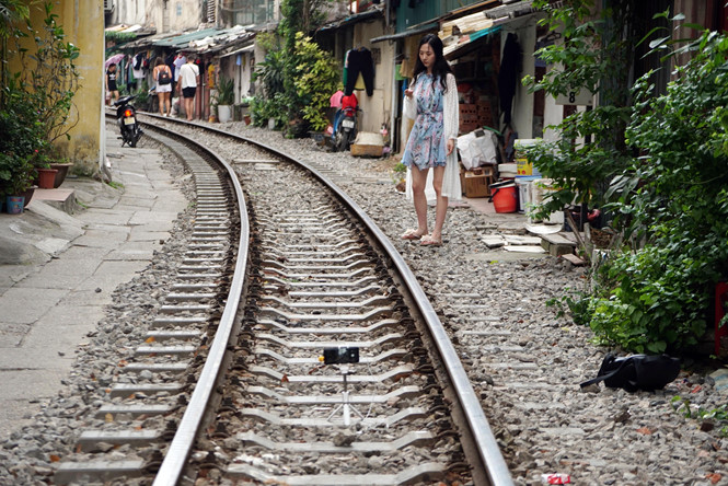 Giật mình với du lịch mạo hiểm chui ở Hà Nội của du khách nước ngoài Giật mình với du lịch mạo hiểm chui ở Hà Nội của du khách nước ngoài
