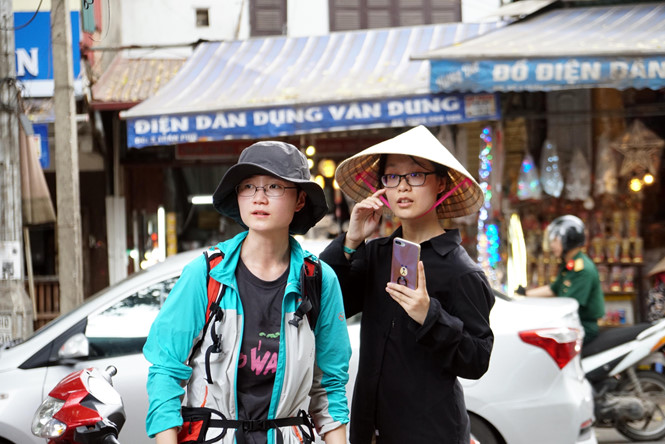 Giật mình với du lịch mạo hiểm chui ở Hà Nội của du khách nước ngoài Giật mình với du lịch mạo hiểm chui ở Hà Nội của du khách nước ngoài