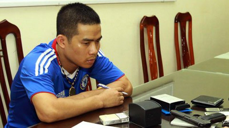 141 Hà Nội và khẩu súng K54 dưới gầm ghế lái chiếc Mercedes